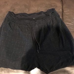 Men’s lululemon black yoga shorts
